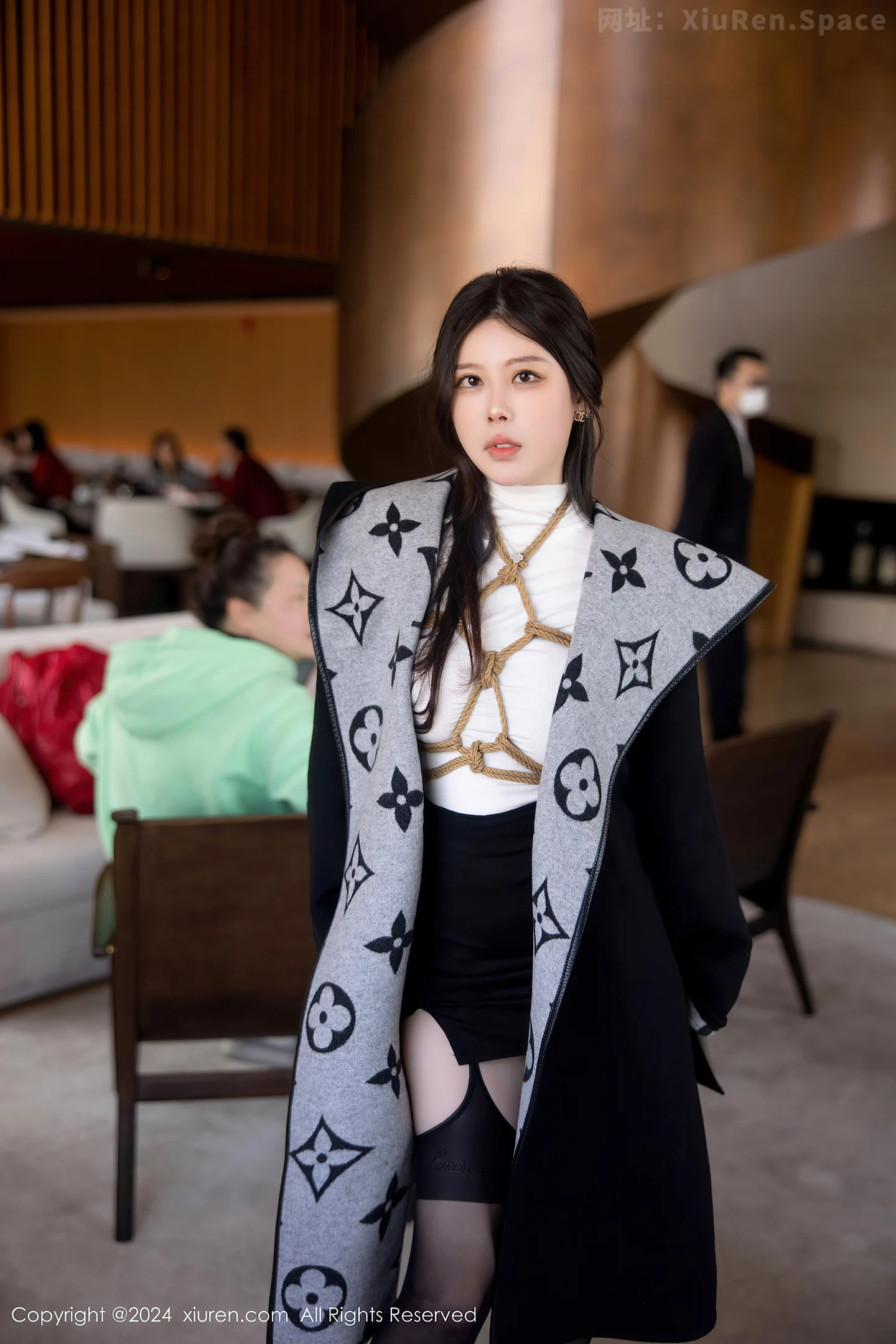 图片[3]-[XiuRen秀人网]VOL.8390 模特白茹雪私房捆绑艺白色轻透衣配黑丝吊袜秀丰腴身材诱惑写真90P-秀人网官方网站